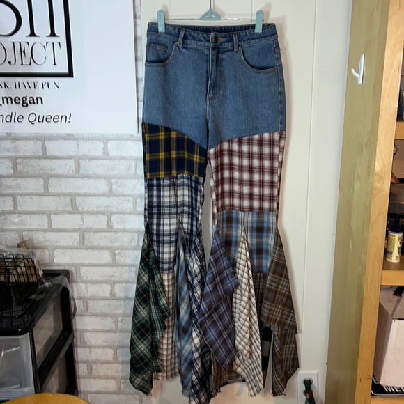 REHAB LAB RE-IMAGINED FLANNEL FLARE JEANS NWOT Host Pick 🔥 - Picture 3 of 11